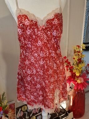 Victoria's Secret Red Floral Lace-Trim Slip Chemise Medium